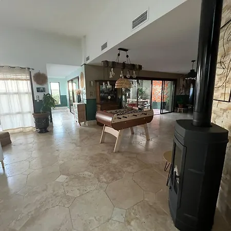 Magnifique Atypique De 230 M2 Avec Patio Interieur *